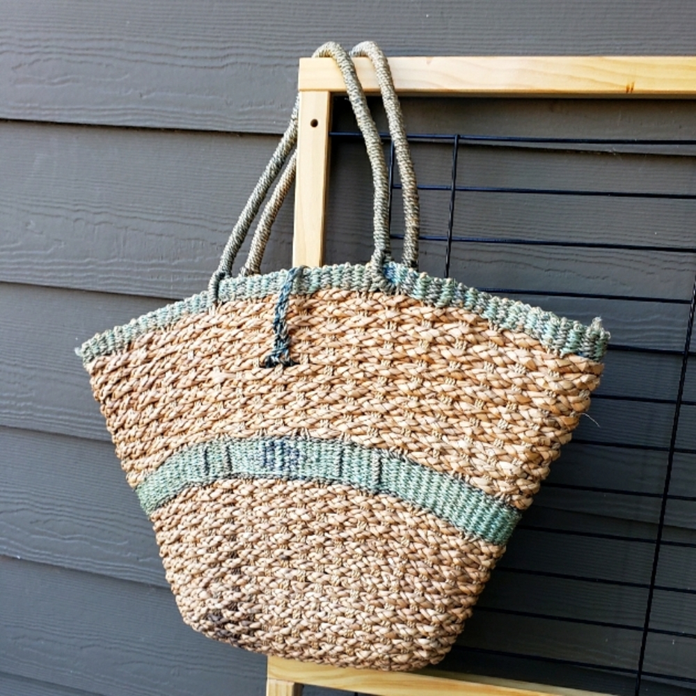 EXTRA LARGE VINTAGE STRAW BEACH BAG WITH BONUS PHILOSOPHY SMALL STRAW BAG EUC